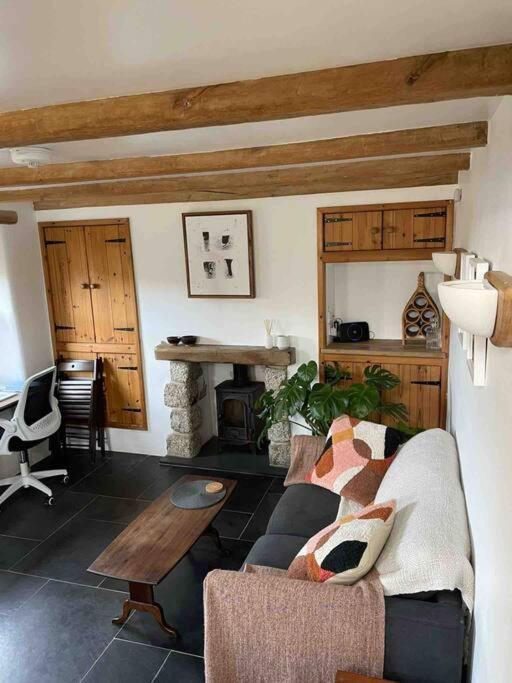 9A Viaduct Cottage - The Cosiest Bolthole In The Sw! ヘイル エクステリア 写真
