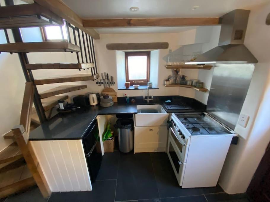 9A Viaduct Cottage - The Cosiest Bolthole In The Sw! ヘイル エクステリア 写真