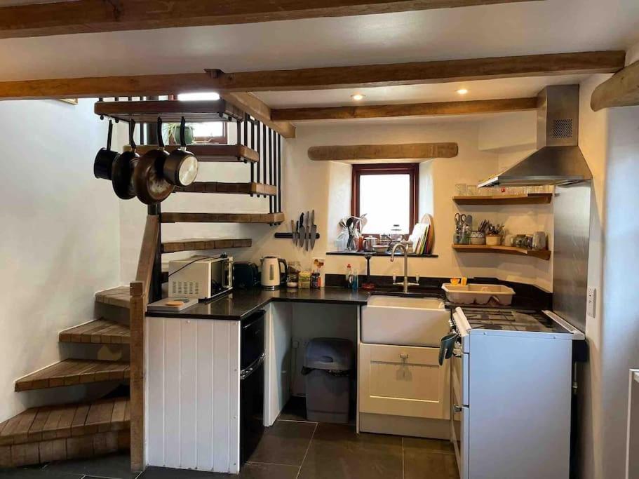 9A Viaduct Cottage - The Cosiest Bolthole In The Sw! ヘイル エクステリア 写真