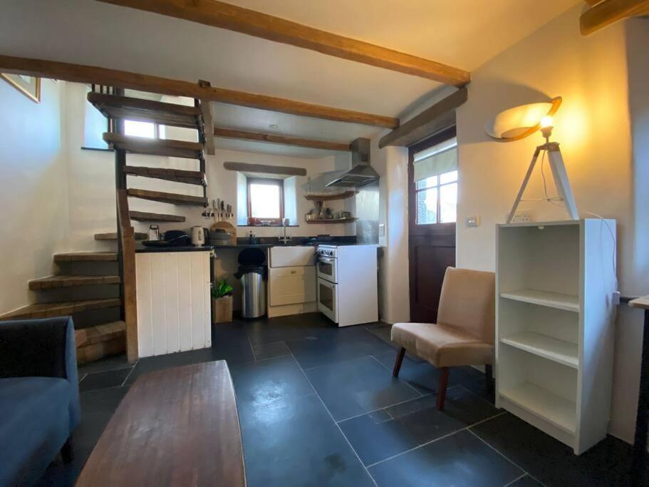 9A Viaduct Cottage - The Cosiest Bolthole In The Sw! ヘイル エクステリア 写真